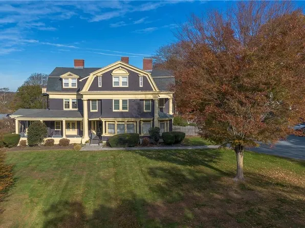 386 Green End Ave APT 1, Middletown, RI 02842