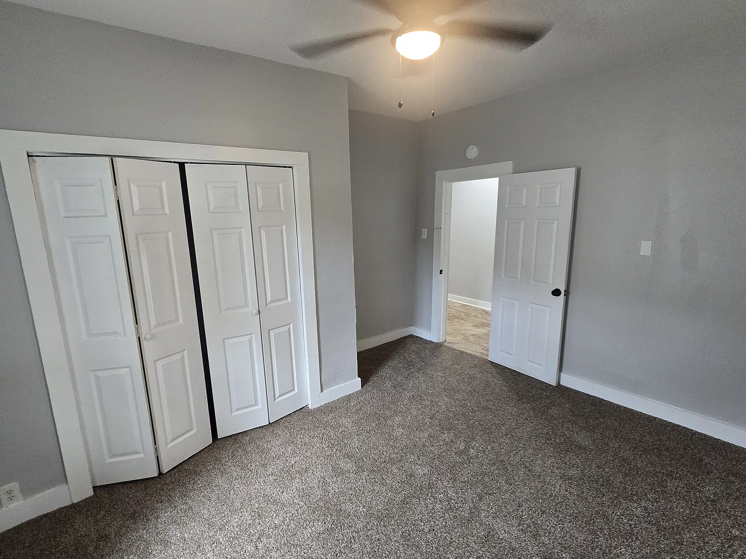 Lovely 3-Bed Single-Story Home w/ Fenced Backyard — Photo 4