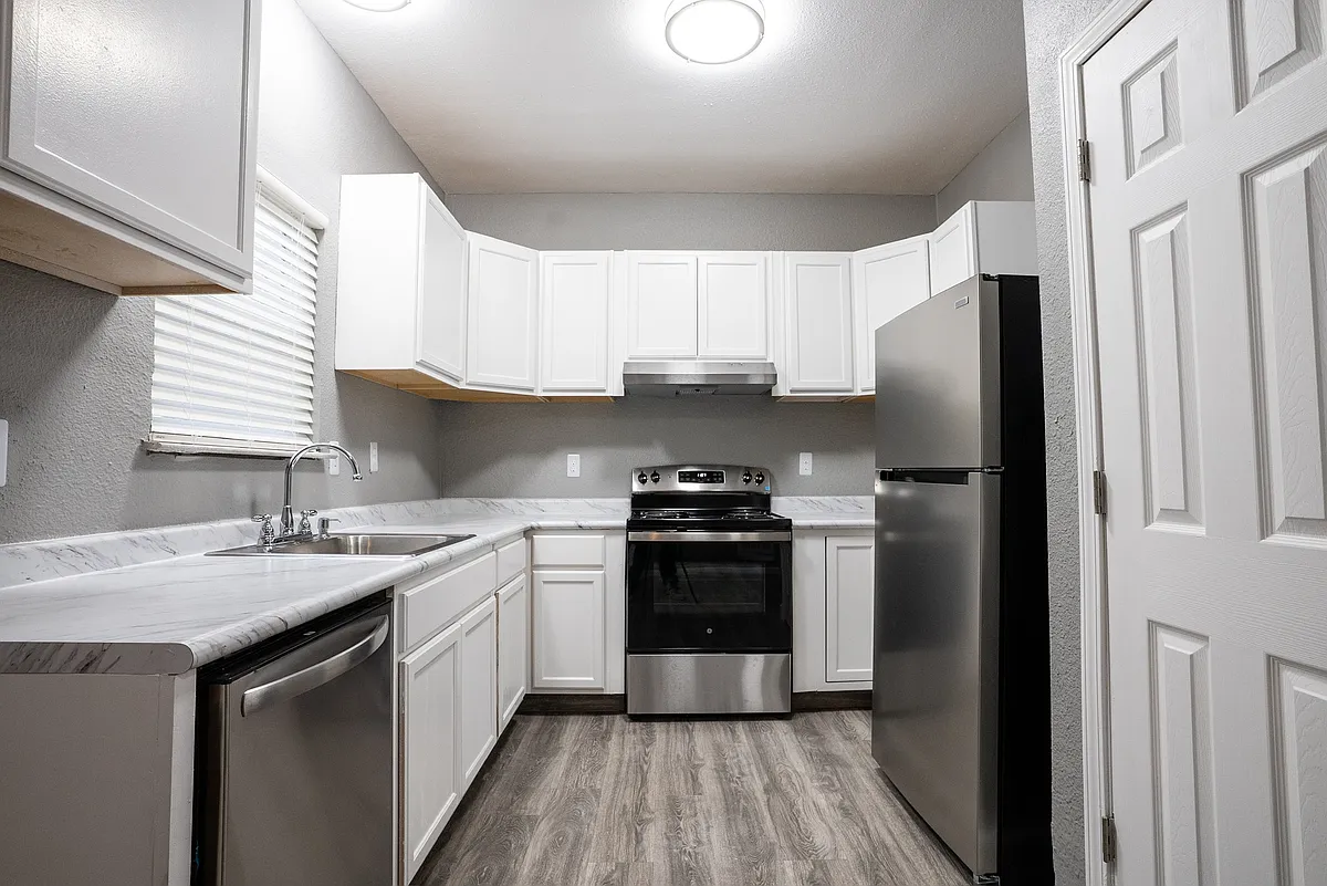 Building Photo - 383 Yonkers Ave NW #B