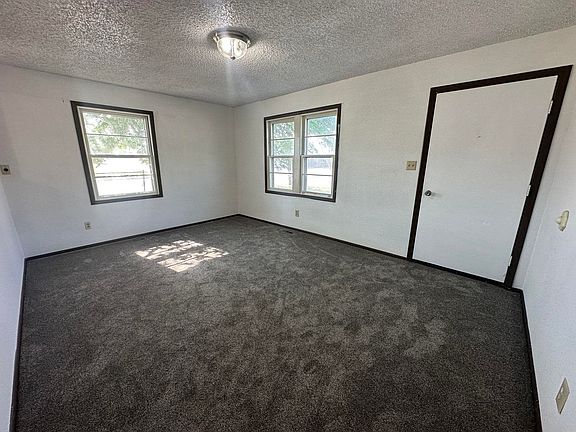 4th image of 903 E Roosevelt Ave