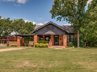 613 N Grand Ave, Waxahachie, TX 75165
