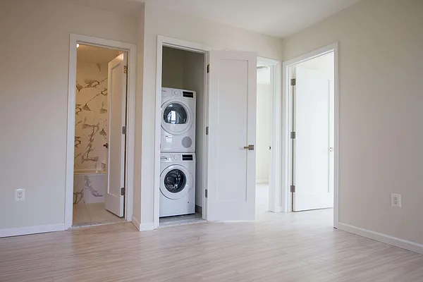 Rented by Nooklyn NYC LLC | media 25