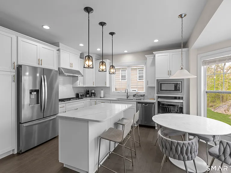 16 Hunting Ridge Ln — Photo 8