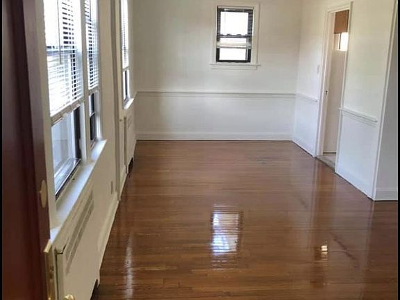 4th image of 70 Tulip Ave APT 15A