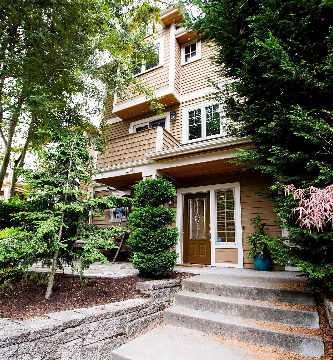 Gorgeous 3-Bed Capitol Hill Townhome With A/C, Garage & Partial Furnishings!- Available Now For Rent — Photo 1