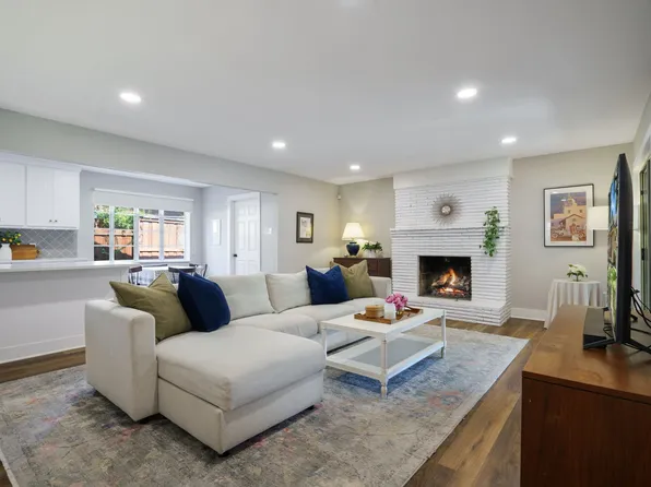 8318 Londonderry Ln, Dallas, TX 75228