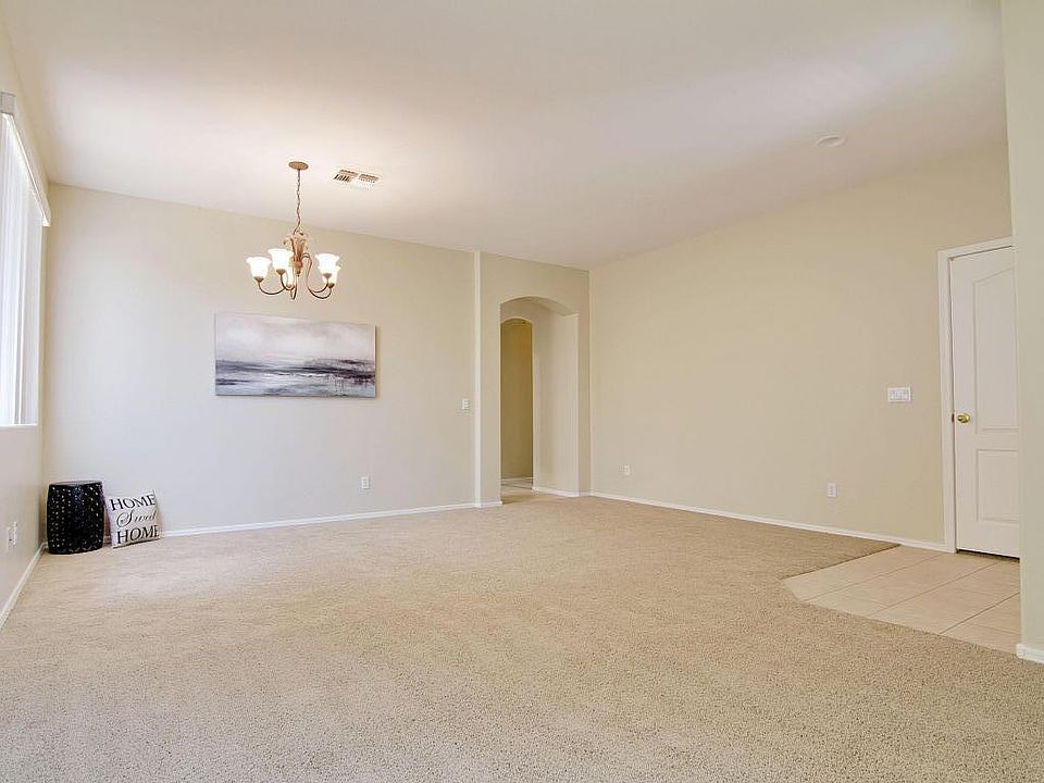 Formal Dining Room - separate room from Informal Dining Room
