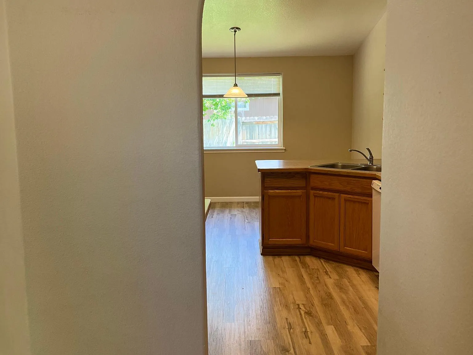 3 bed, 1640 sqft, $2,350 — Photo 4
