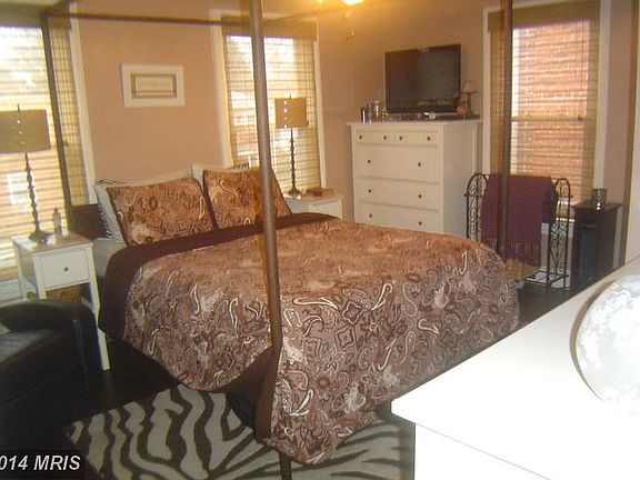 5th image of 832 Mulberry Ave