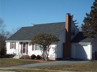 6 Sachem Rd, Groton, CT 06340