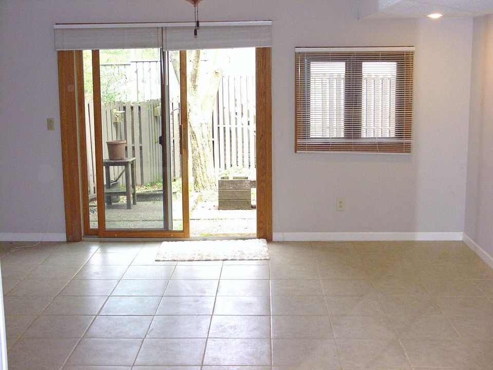 Bedroom walkout 15 x 18