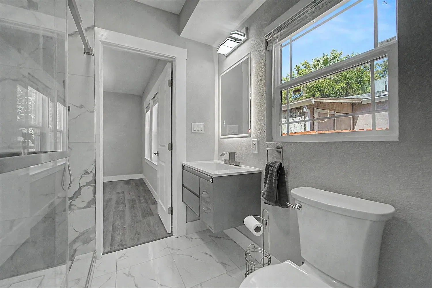 3 bed, 1154 sqft, $2,399 — Photo 3