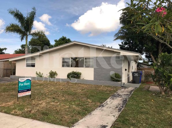 1211 N 74th Way