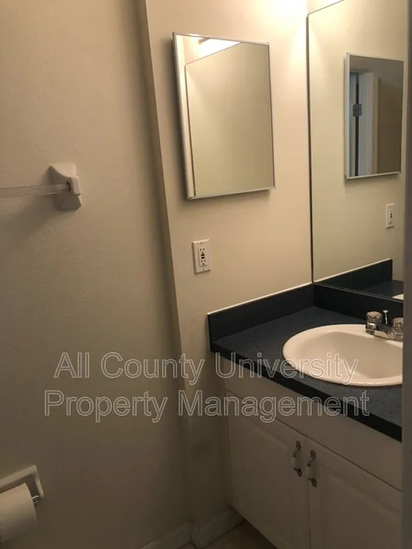 2 bed, 2.5 bath, 1142 sqft, $1,550 — Photo 4