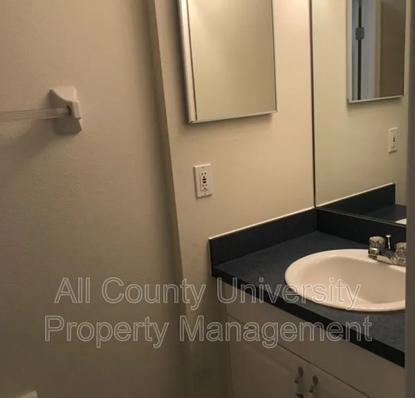 2348 SW 42nd Dr #152 — Photo 4