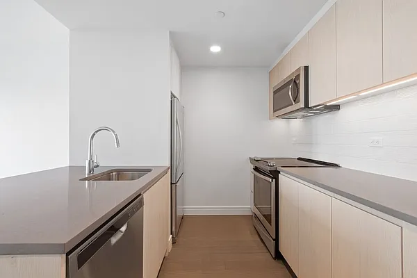 Rented by Greystar | media 25