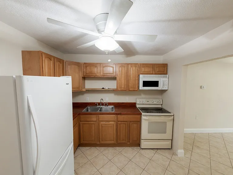 4441 Virginia St — Photo 10