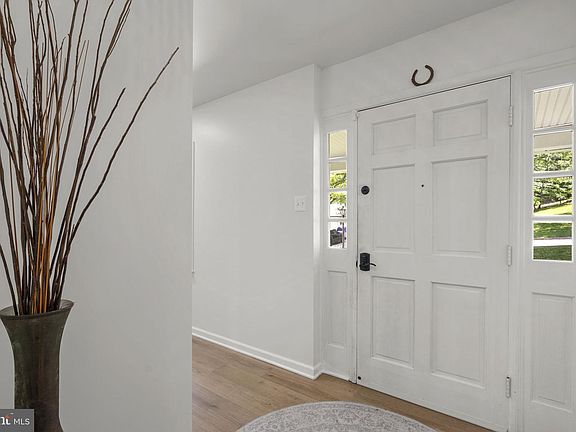 4th image of 9805 Tam O Shanter Dr