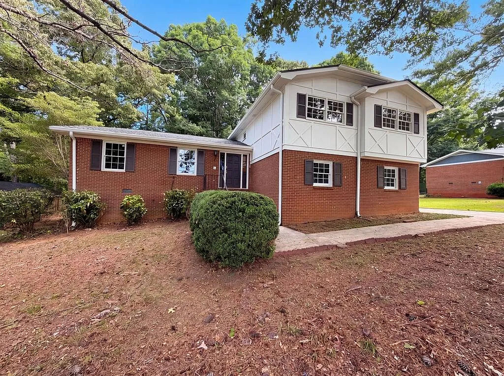 4 bed, 42689 sqft, $2,100 — Photo 1