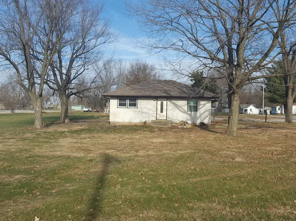 600 W Dewitt St, Pana, IL 62557