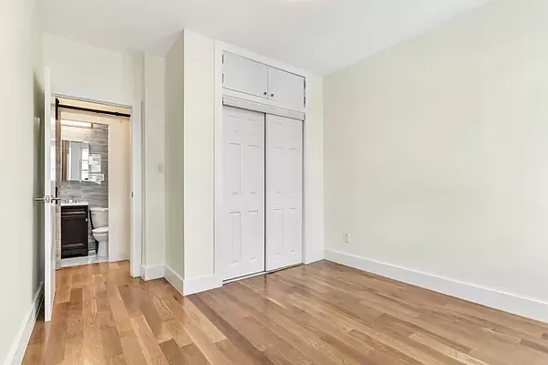 Rented by Halvatzis Realty | media 6