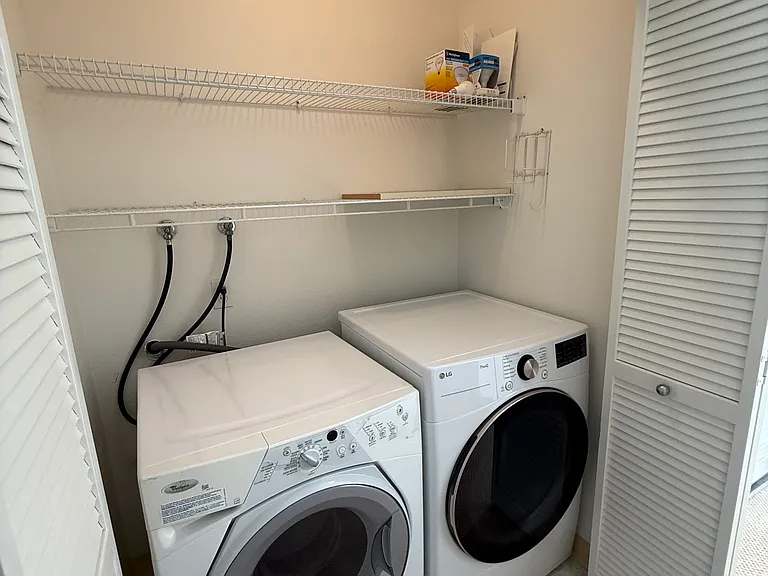 6052 Shelter Bay Ave — Photo 36