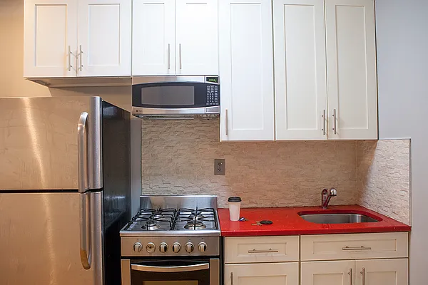 Rented by P Management | media 29