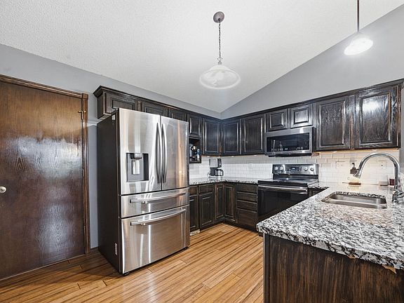 5th image of 715 E Rolling View Dr