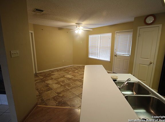 5th image of 2531 Robin Hood Dr