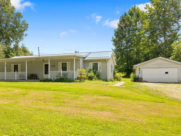5842 E Michaels Rd, Bloomfield, IN 47424