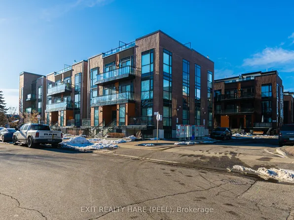 48 Coles Ave #702, Vaughan, ON L4L 0J1