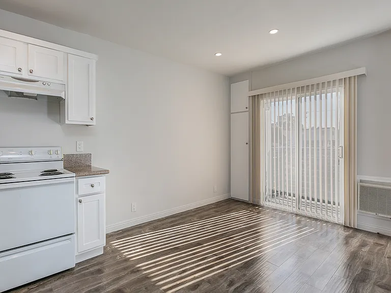 411 N La Fayette Park Pl #5 — Photo 3