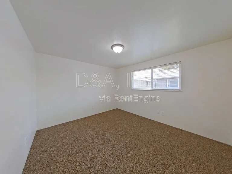 140 NE Conifer Blvd #8 — Photo 7
