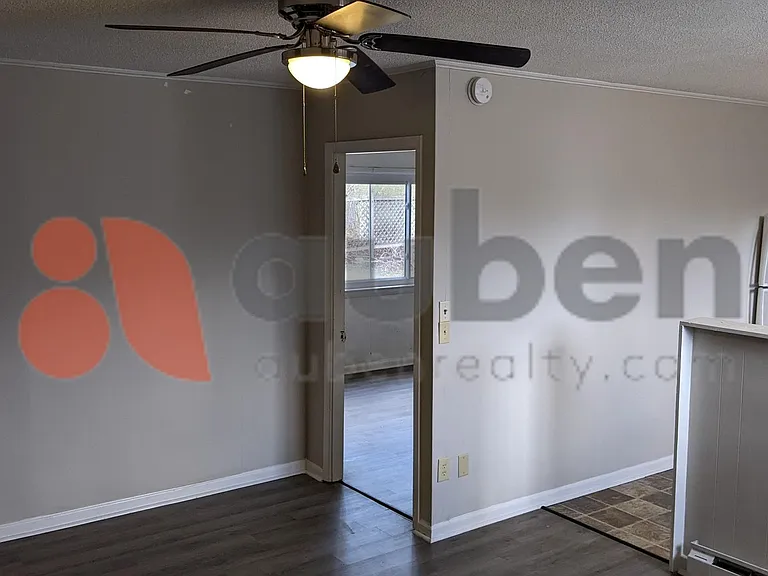 566 Julian Rd — Photo 2