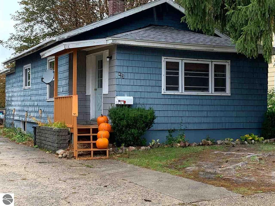 1st image of 425 Crippen St