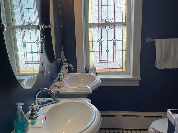 Double sinks in bathroom