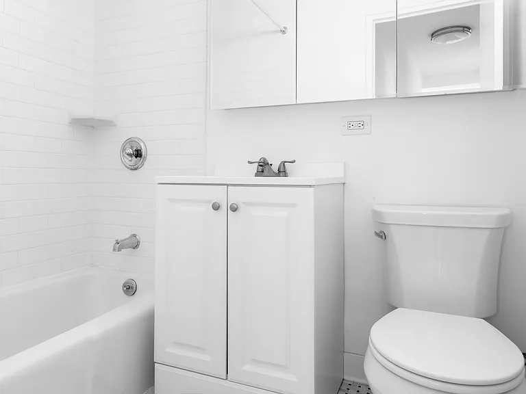 2500 Johnson Ave #10T — Photo 7