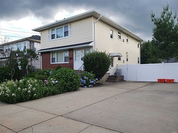 2nd image of 115 Nassau Blvd