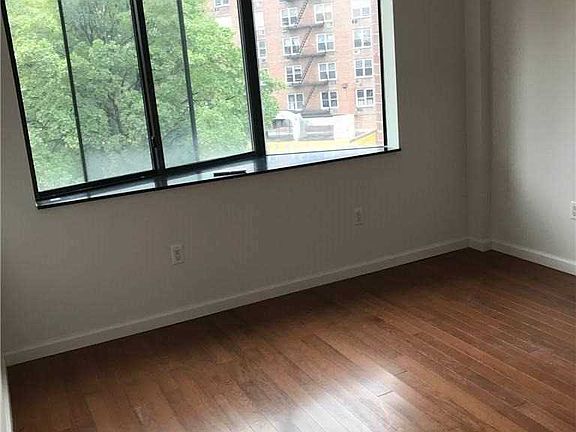 4th image of 13646 41st Ave Unit 3E