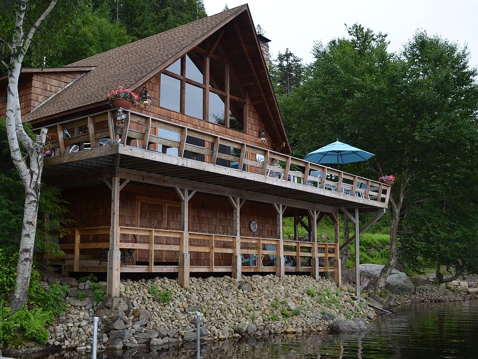 Live on the Water's Edge!