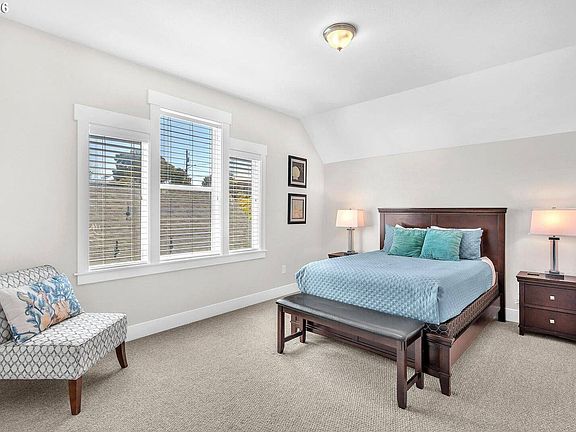4th image of 2583 SW Anemone Ave