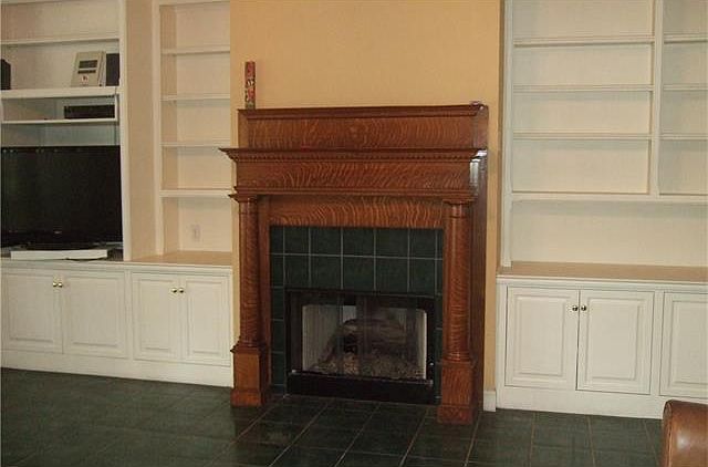 2nd image of 215 S Medina St