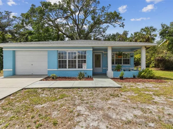 711 6th St NE, Largo, FL 33770