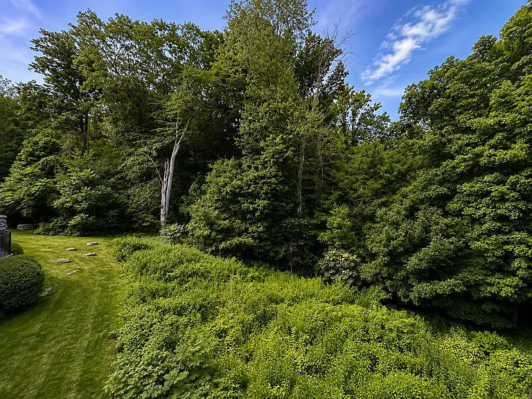 23 Valley View Dr #1 — Photo 37