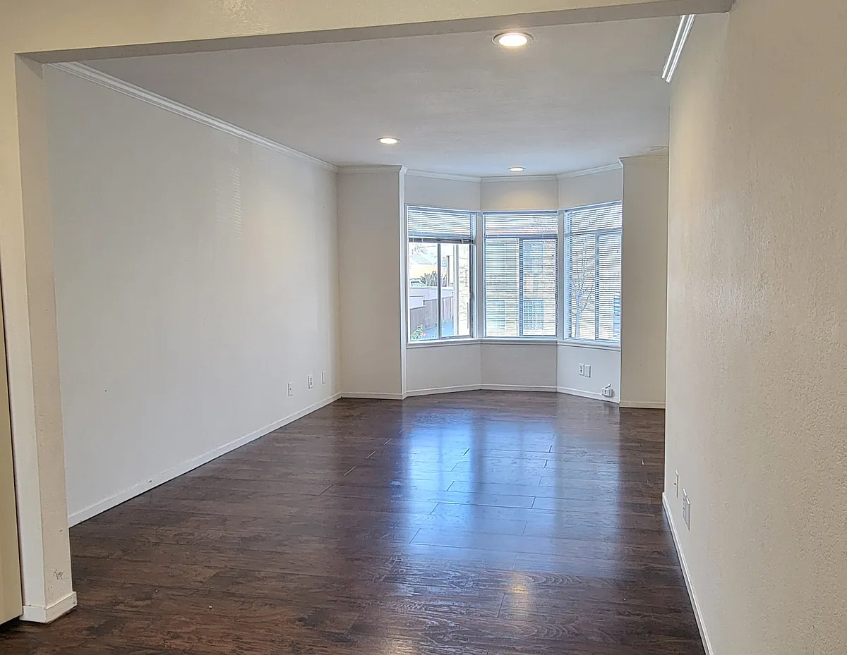 living room with bay windows - 1623 11th Ave #A