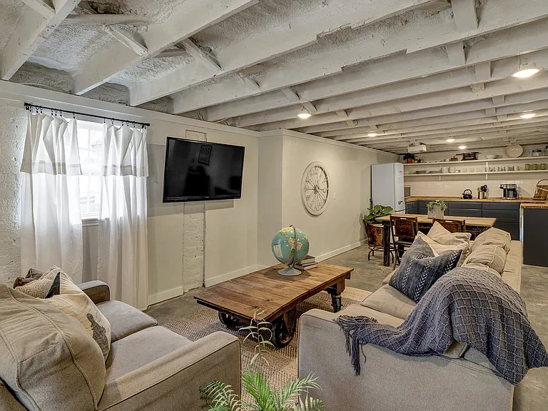 403 W Shaw St #B — Photo 8
