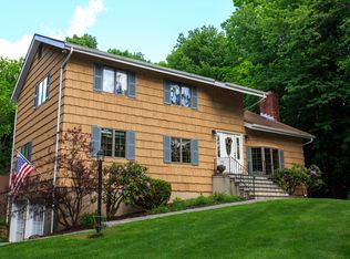 2104 Lavoie Ct, Yorktown Heights, NY 10598