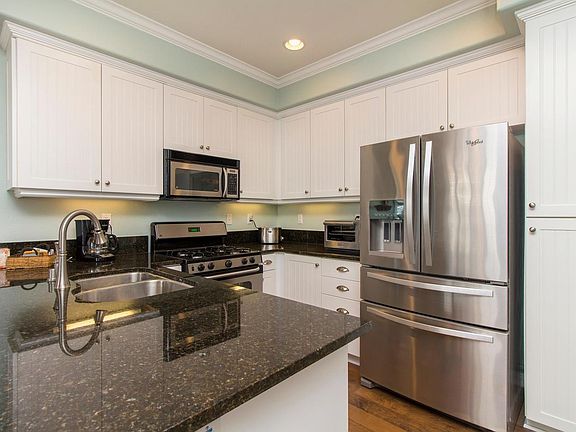 2nd image of 810 Harbor Cliff Way Unit 224