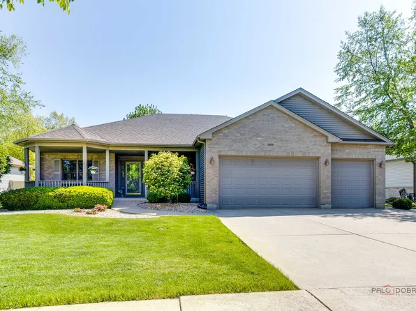 1009 Peregrine Way, Hampshire, IL 60140