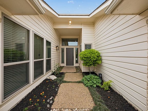 3rd image of 9060 Stone Creek Pl